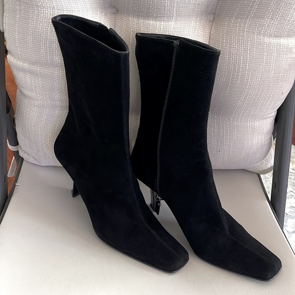 Very elegant , BRUNO MAGLI BOOTS. Black suede. Worn once. - Picture 2 of 4